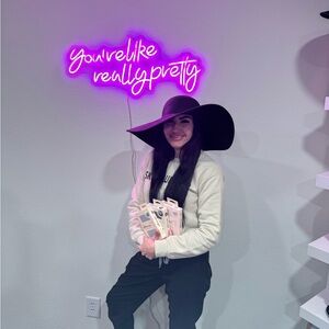 Meet your Posher, Abby